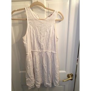 2/$20 ✨White eyelet lace dress size M EUC